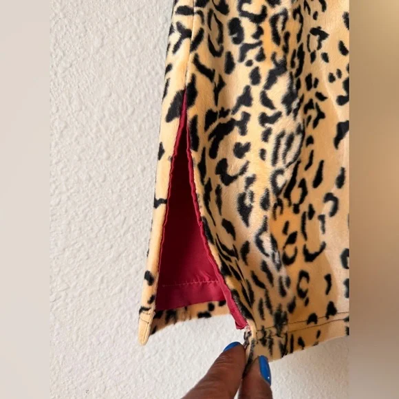 Leopard print coat skirt set, belted coat pocket side,slit skirt, plush print. - Picture 8 of 10